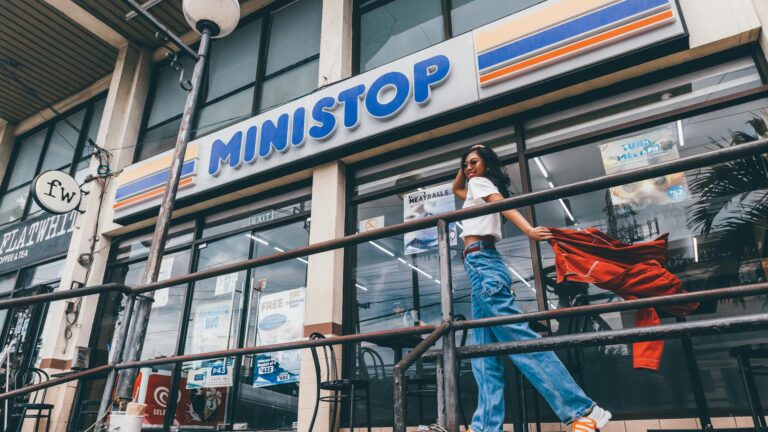 Comment porter une chemise oversize avec un jean quand on est une femme ?
