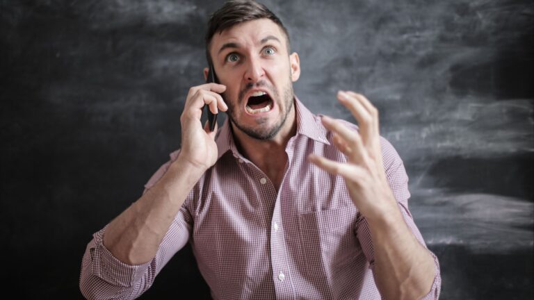 Pourquoi un homme vous bloque du jour au lendemain : raisons possibles