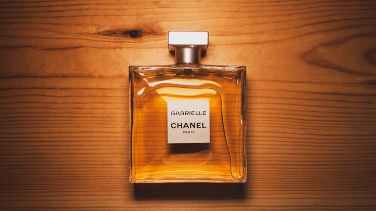 Brume et parfum : quelles sont les vraies différences ?