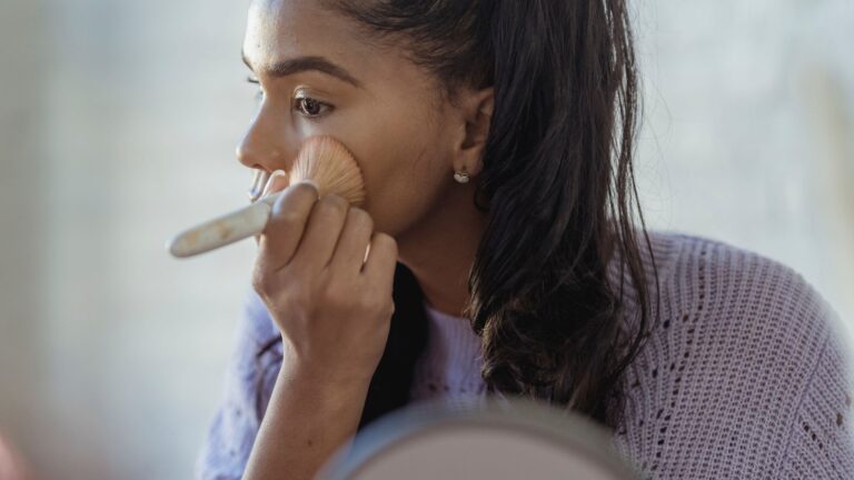 Fond de teint et peau sèche : comment éviter qu’il ne marque ?